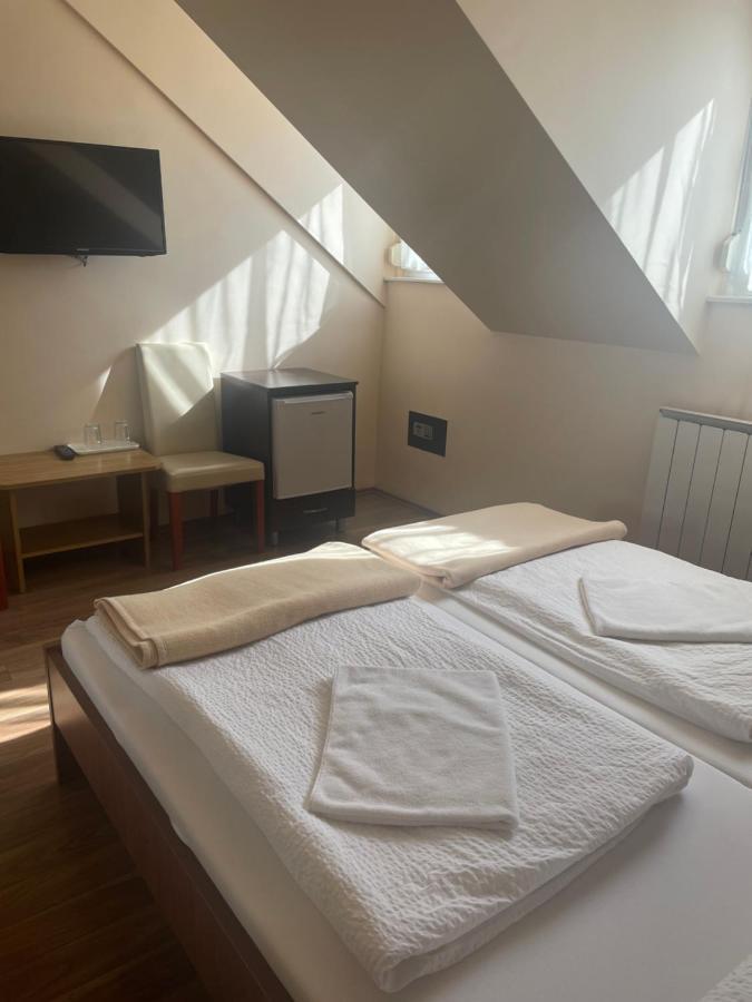Kastelykert Fogado Hotell Szeged Exteriör bild