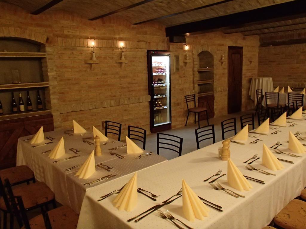 Kastelykert Fogado Hotell Szeged Rum bild