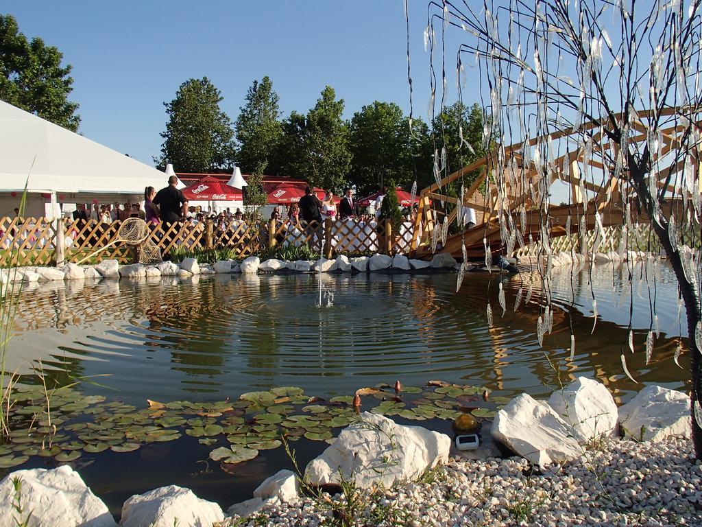 Kastelykert Fogado Hotell Szeged Rum bild